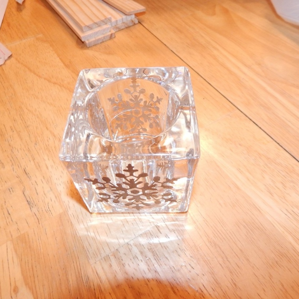 PartyLite Square crystal candle holder w/snowflake
